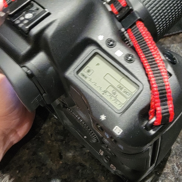 CANON EOS-1 Mark II Digital 75-300mm Lens & Receipt, Bag - Picture 8 of 13